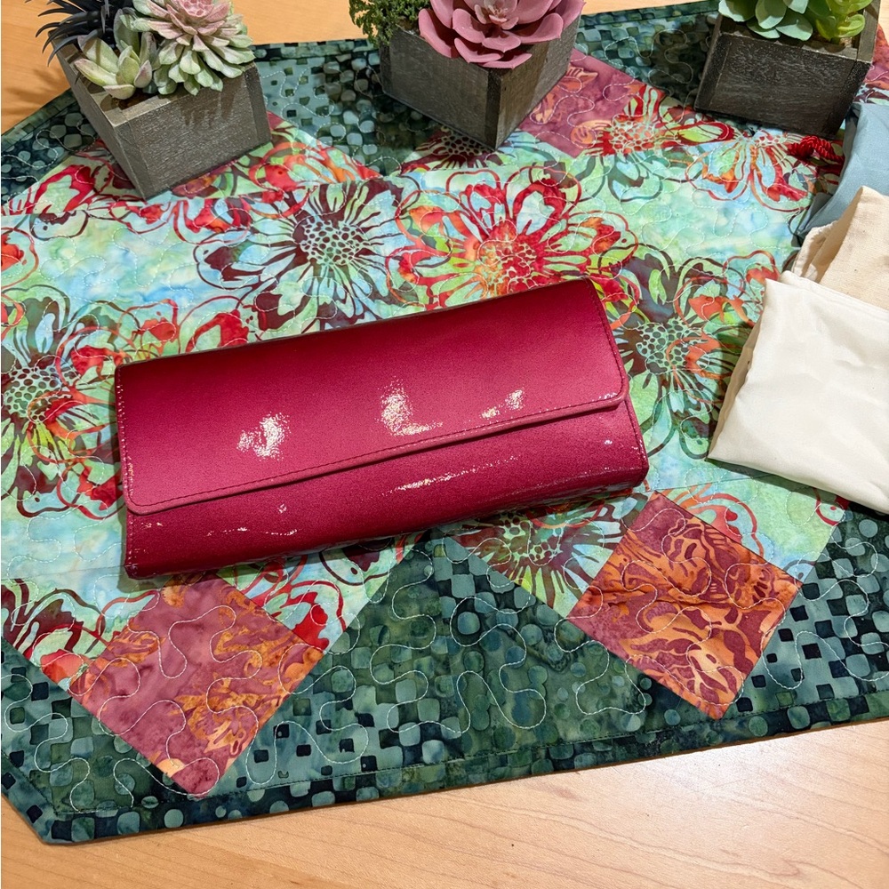 HOBO Shiny Red Clutch